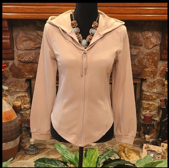 💥Please Share💥TOPS available in my closet - Picture 11 of 14